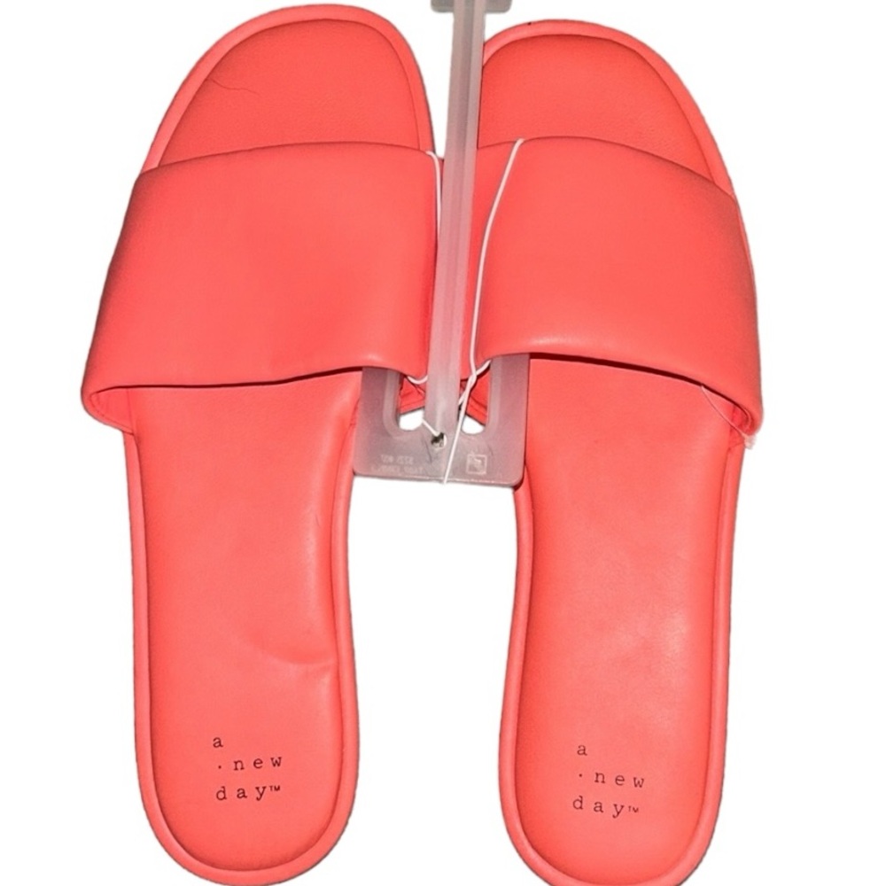 NWT, Coral Orange/Lulu Ultimate Comfort Sandal